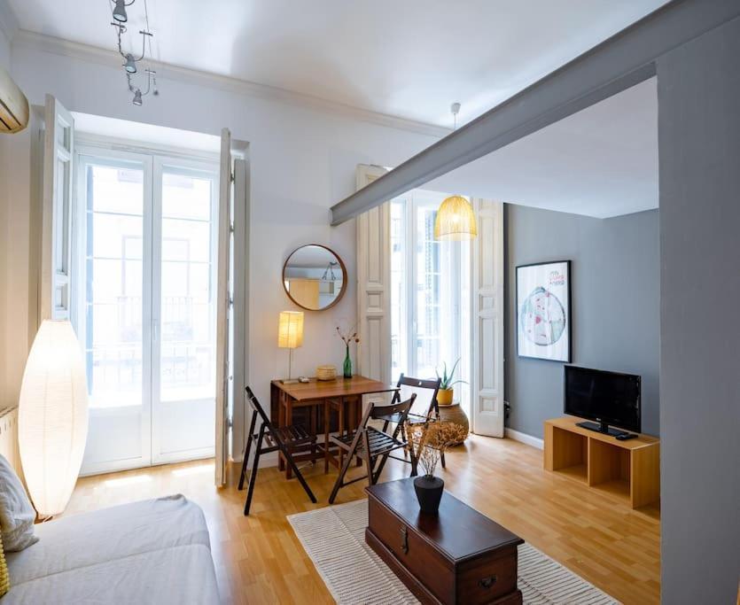 Beautiful Apartment In Malasana For 3 Pax - Ferrer Madrid Exterior foto